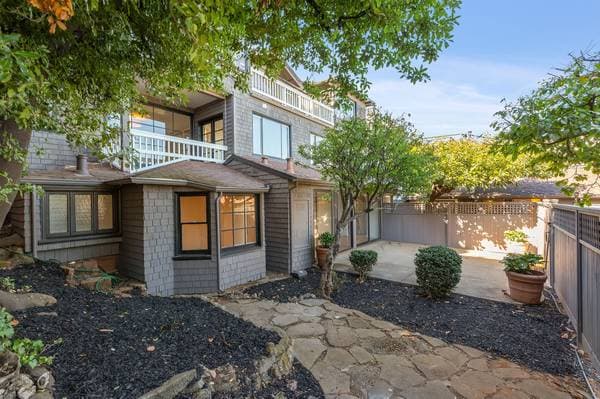 1BR/1BA Single Family House on 2nd Street · Sausalito photo 2