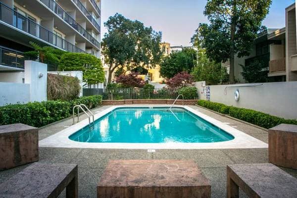 Crystal Tower Apartments photo 4