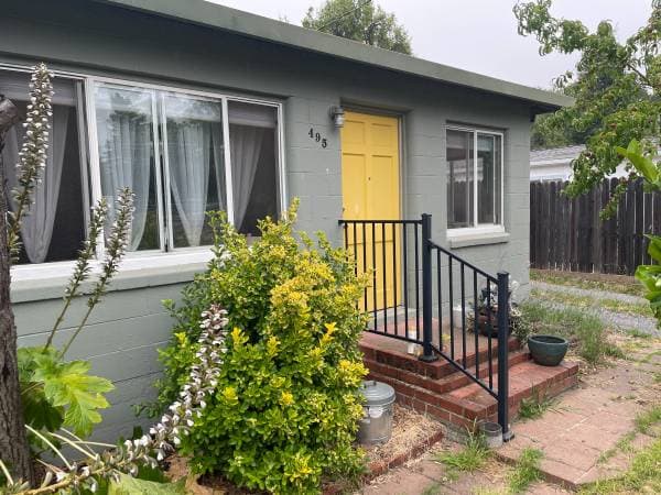 1BR/1BA Duplex · Cloverdale photo 1
