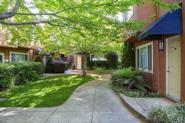 3BR/2BA Condo on Monument Blvd · Concord photo 3