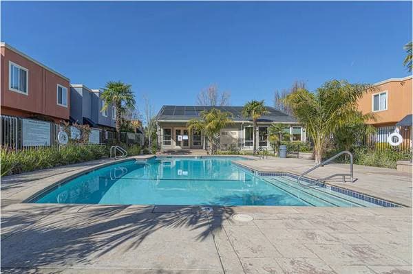 3BR/2BA Condo on Monument Blvd · Concord photo 4