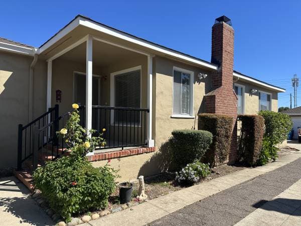 2BR/1BA Duplex on S B St. · San Mateo photo 1