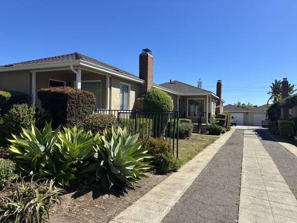 2BR/1BA Duplex on S B St. · San Mateo photo 3