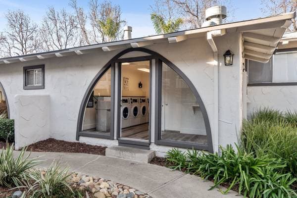 2BR/1BA Apartment on Hollis Avenue · Campbell photo 2