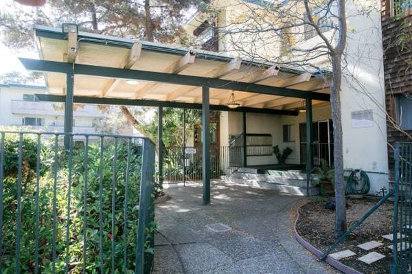 2BR/1BA Apartment on Central Ave · Alameda photo 4