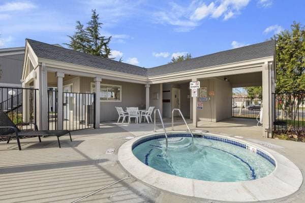 3BR/2BA Apartment · Tracy photo 4