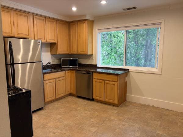 2BR/1BA Apartment · Oakland photo 1