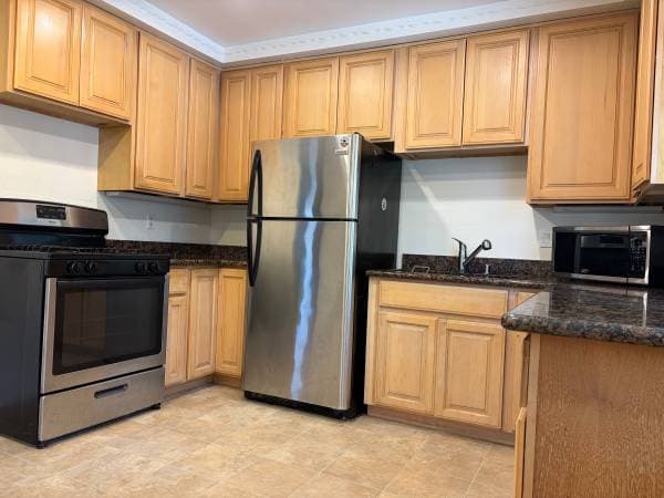 2BR/1BA Apartment · Oakland photo 3