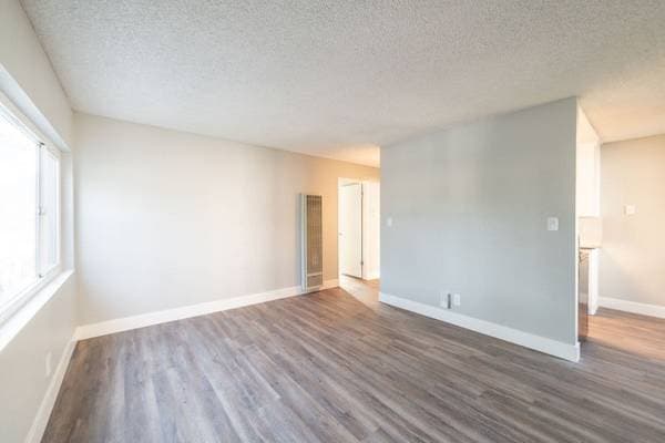 1BR/1BA Apartment on Harder Road · Hayward photo 2
