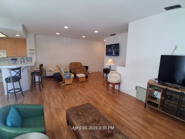 2BR/2BA Condo · Richmond photo 3