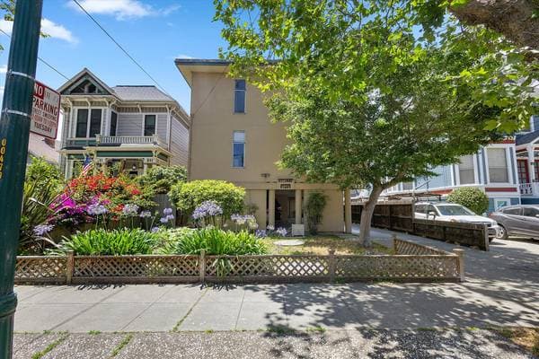 2BR/1BA Apartment on Central Ave · Alameda photo 1