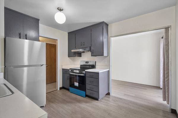 2BR/1BA Apartment on Central Ave · Alameda photo 3