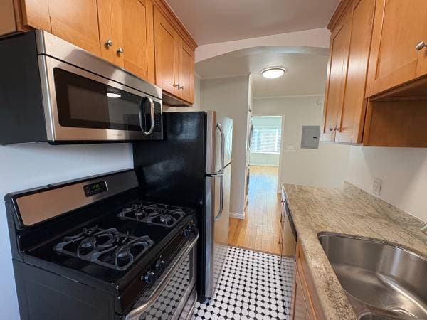 0BR/1BA Single Family House on California Street · Berkeley photo 2