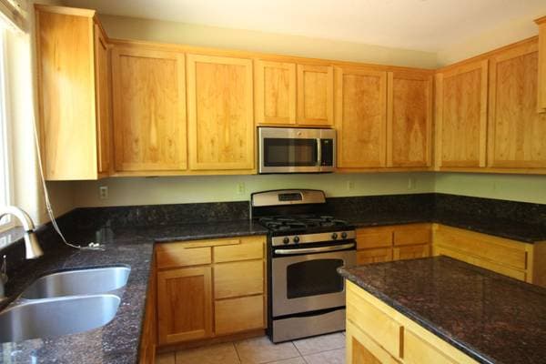 4BR/4BA Single Family House on Healdsburg Ave · Cloverdale photo 5