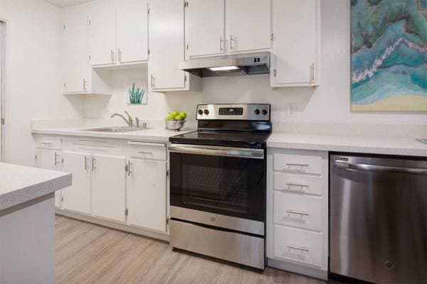 0BR/1BA Apartment on Central Ave · Alameda photo 3