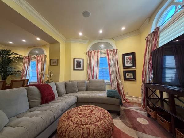 1059 Leavenworth Street, San Francisco, CA 94109 photo 2