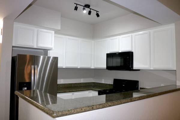 2BR/2BA Apartment on Round Barn Blvd · Santa Rosa photo 5