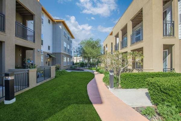 1BR/1BA Apartment on Schmidt Lane · El Cerrito photo 1