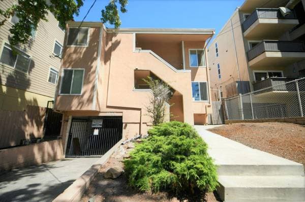 2BR/1BA Apartment on Dwight Way · Berkeley photo 1