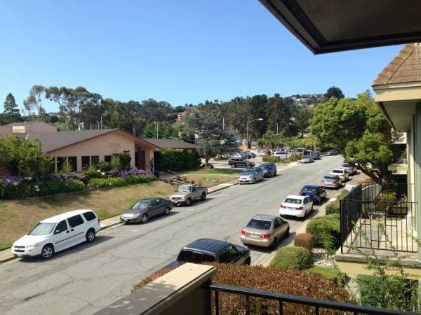 1BR/1BA Apartment on Lincoln Cir · Millbrae photo 2