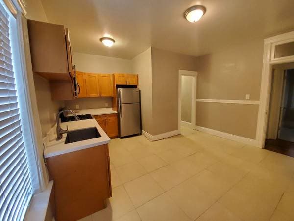 4BR/2BA Single Family House · San Francisco photo 2