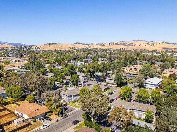 2BR/1BA Apartment on Peach Tree Drive · Fairfield photo 4