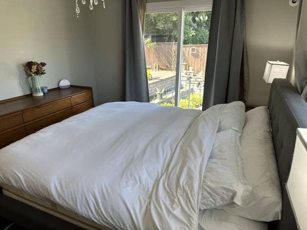 2BR/1BA Single Family House · Belmont photo 5