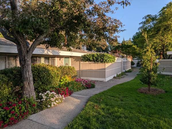 1BR/1BA Condo · Mountain View photo 1