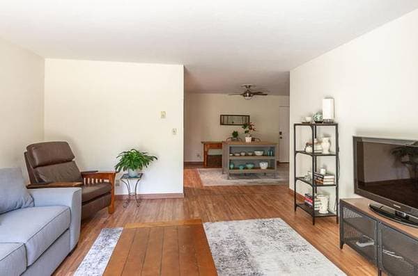 1BR/1BA Condo on Crestview Dr · Mountain View photo 3