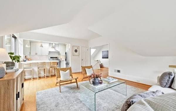 1BR/1BA Condo on Frederick St Unit A · San Francisco photo 3