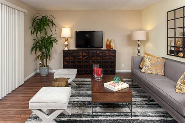 2BR/1BA Apartment on Casa Buena Dr · Corte Madera photo 3