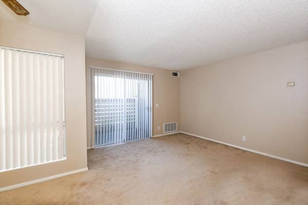 2BR/2BA Apartment on Willow Avenue · Hercules photo 4