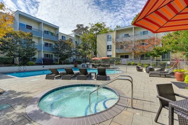 0BR/1BA Apartment on Creekside Drive · Walnut Creek photo 4
