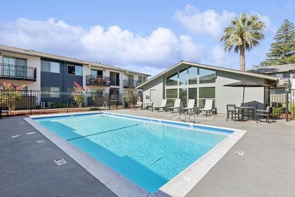 1BR/1BA Apartment on Fairfield Avenue · Fairfield photo 2