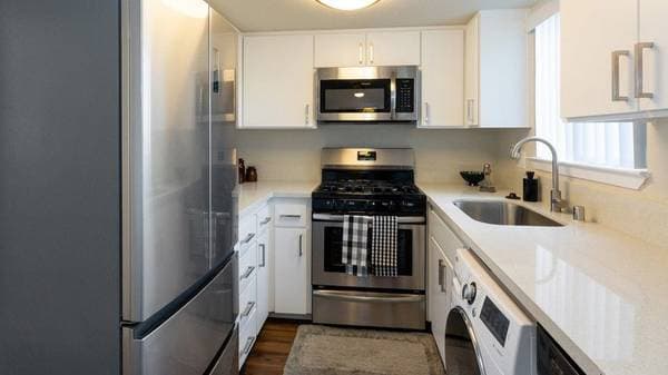 2BR/2BA Apartment on Fairfield Avenue · Fairfield photo 1