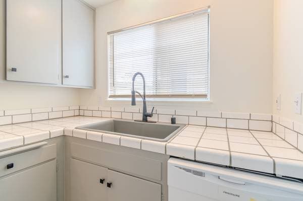 2BR/2BA Townhouse on Menker Ave · San Jose photo 5