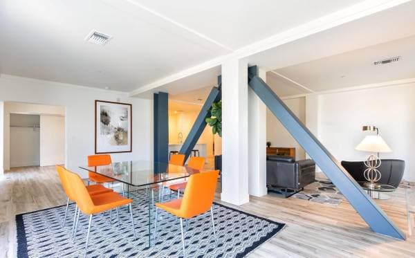 2BR/1BA Apartment on Telegraph Ave. · Oakland photo 2
