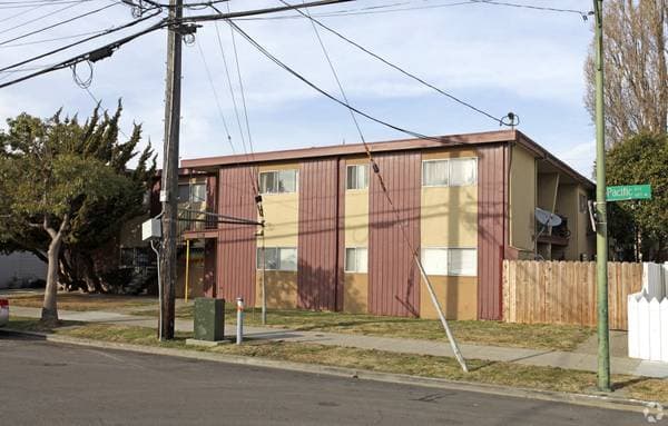 2BR/1BA Apartment on Pacific Avenue · Alameda photo 1