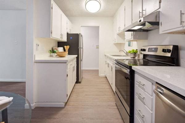 3BR/1BA Apartment on Central Ave · Alameda photo 4