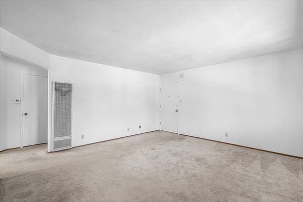 2BR/1BA Apartment on Broadway · Oakland photo 5