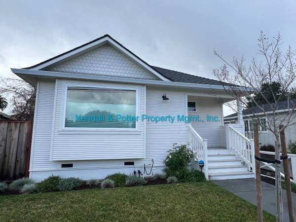 2BR/2BA Single Family House on Seabright Avenue - A · Santa Cruz photo 2