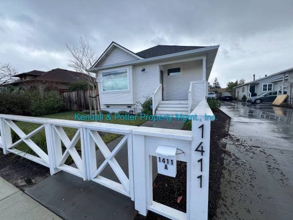 2BR/2BA Single Family House on Seabright Avenue - A · Santa Cruz photo 3