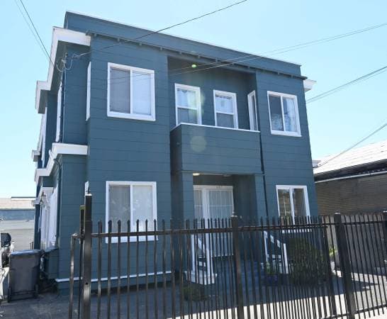 2BR/1BA Apartment on 37th St · Oakland photo 1