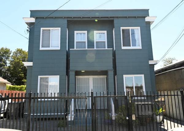 2BR/1BA Apartment on 37th St · Oakland photo 2