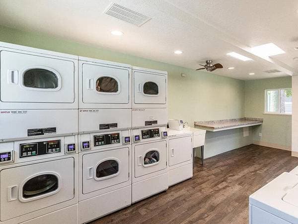2BR/1BA Apartment on Peach Tree Drive · Fairfield photo 3