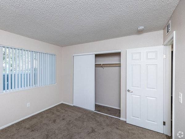 2BR/1BA Apartment on Peach Tree Drive · Fairfield photo 5