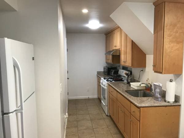 2BR/1BA Apartment · San Francisco photo 2