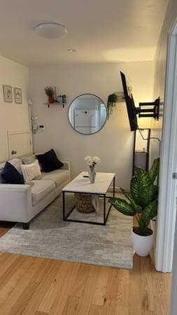 2BR/1BA Apartment · San Francisco photo 3