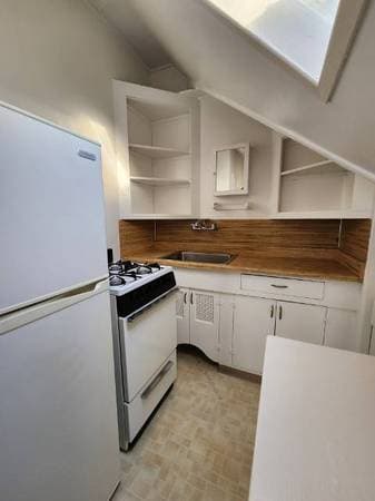 0BR/1BA Apartment on Orange Street · Oakland photo 3