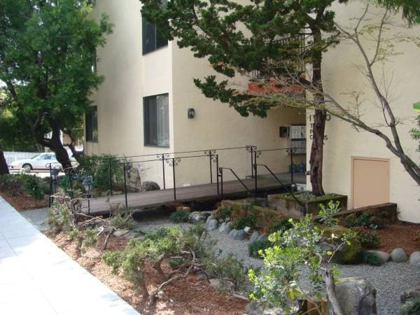3BR/3BA Apartment · Berkeley photo 1